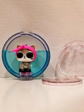 L.O.L. Surprise! Fluffy Pets Purrs Winter Disco Glitter Snow BB, EUC